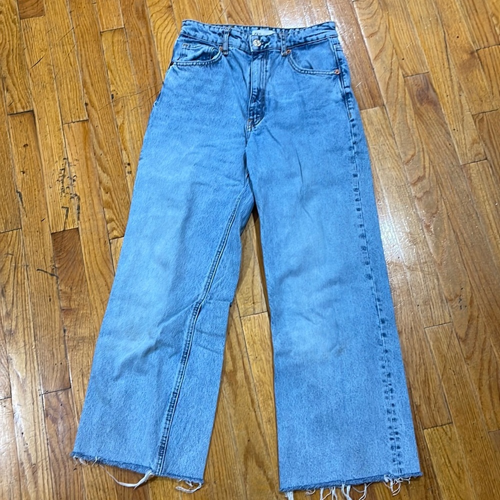 Zara Size 6 Light Wash Baggy Mom Jeans With Fringe Bottom